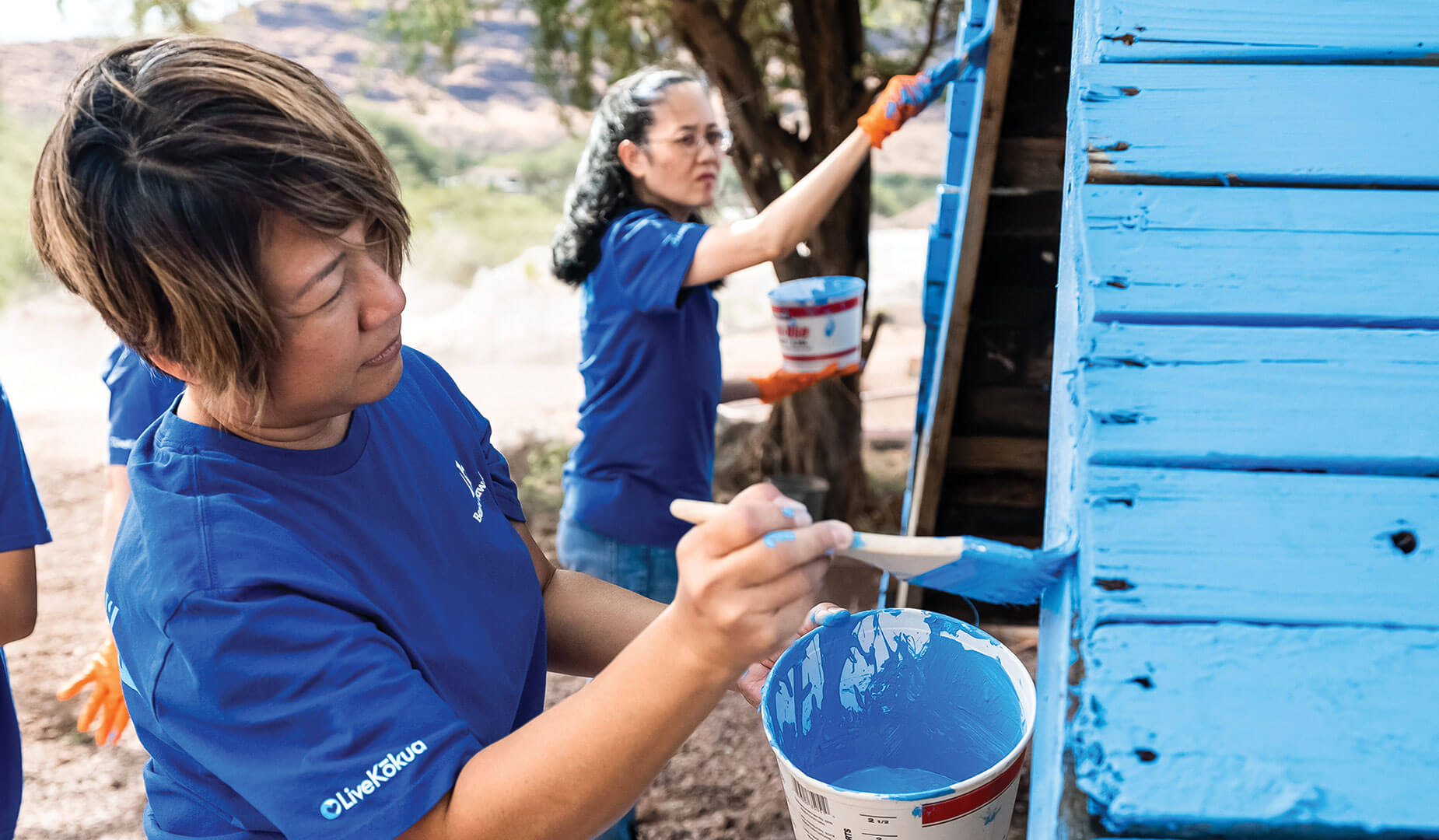 employee painting at Na Oiwi Aloha community service event