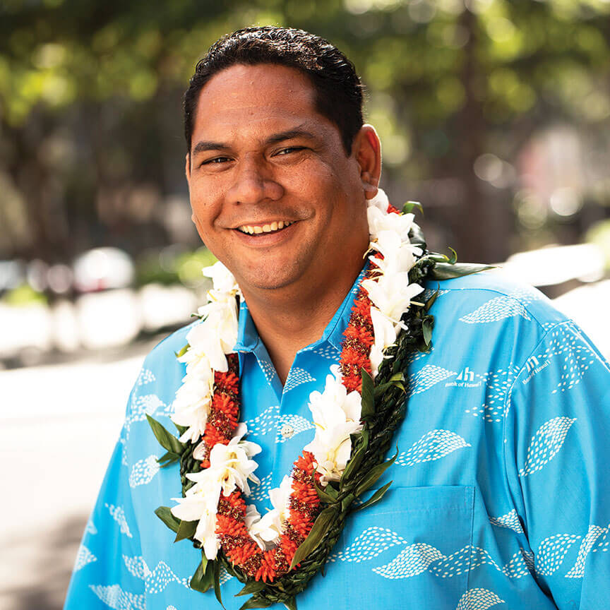 employee wearing new Bank of Hawaii uniform